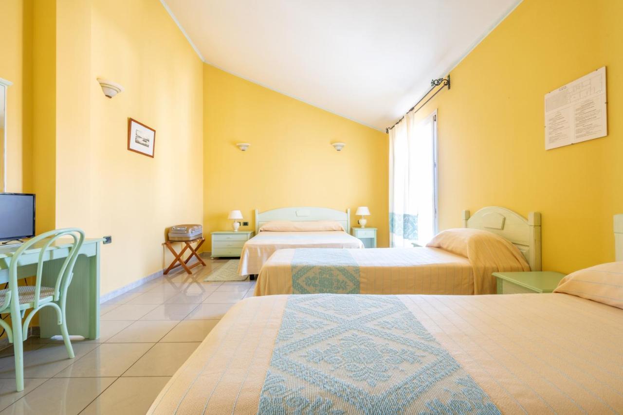 Hotel Solki Sant'Antioco Bagian luar foto